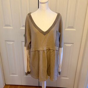 POL Tan and Cream V-Neck Top